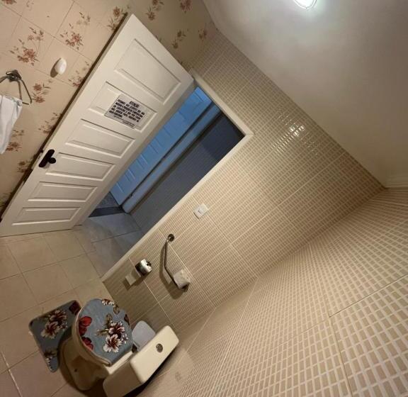 اتاق خانوادگی, Pousada Shalom