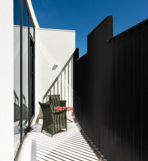 スタンダードルーム, Grapple