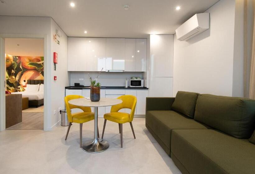 ツーベッドルーム　ヴィラ, Grapple