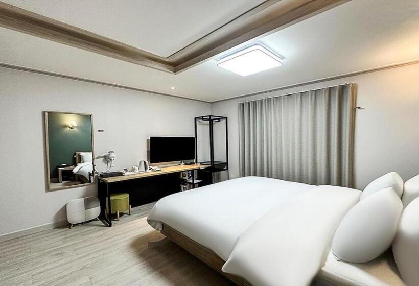 חדר סטנדרט, Gumi Time