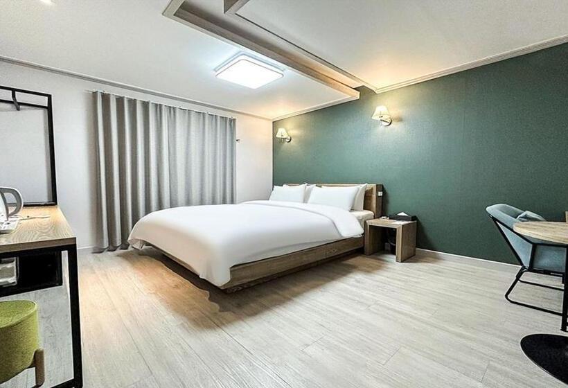 חדר סטנדרט, Gumi Time