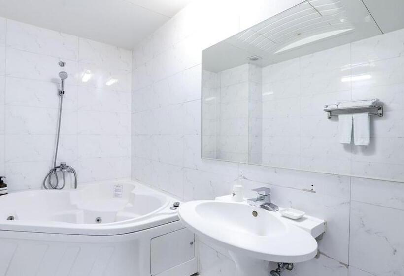 חדר משפחתי, Gumi Time