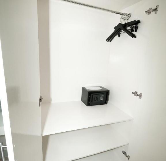 חדר משפחתי, Rosey