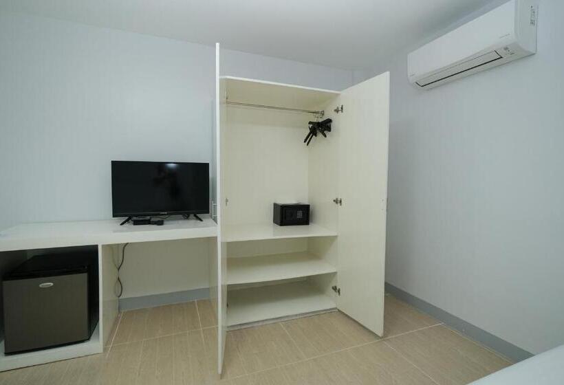 חדר משפחתי, Rosey