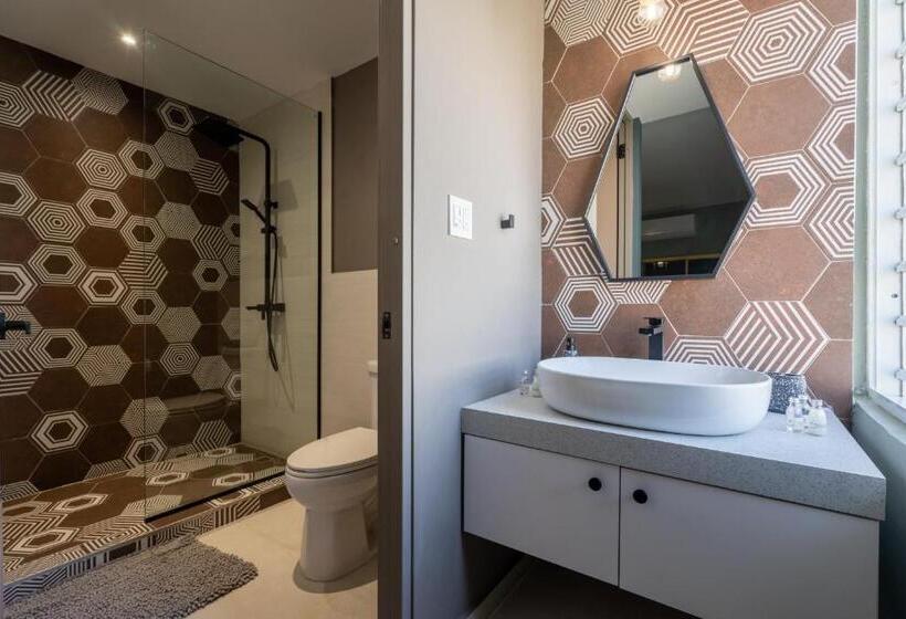 اتاق لوکس با تخت بزرگ, La Buena Vida Inn