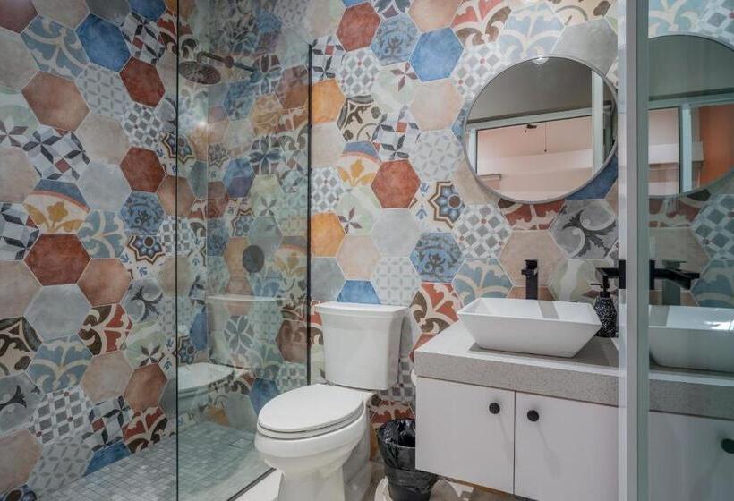 اتاق لوکس با تخت بزرگ, La Buena Vida Inn