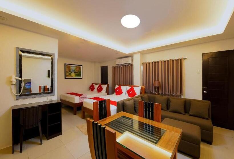 סוויטה משפחתית, Doña Aurora Condotel