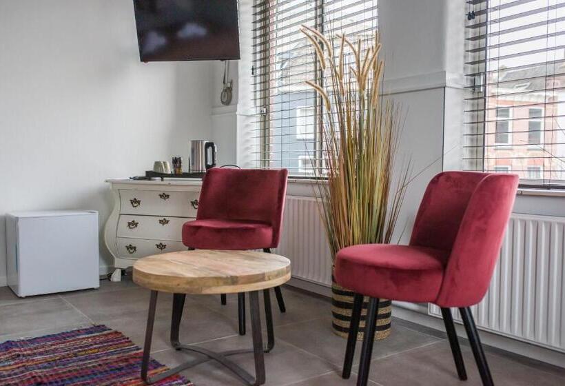 اتاق لوکس, Koffie  En Eethuis De Heerlijckheid