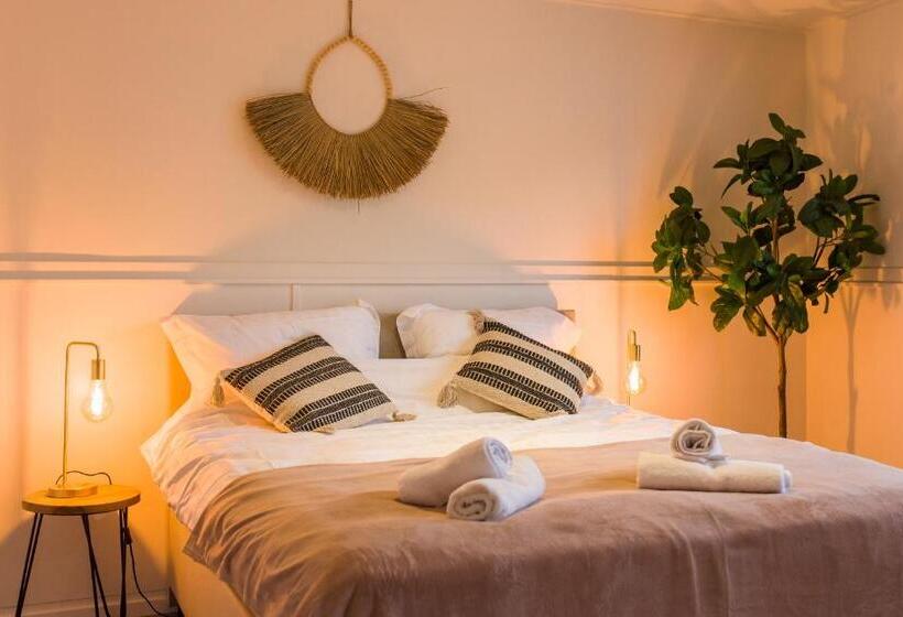 اتاق لوکس, Koffie  En Eethuis De Heerlijckheid