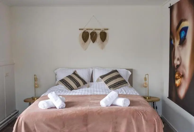 Standard room with outdoor bath, Koffie En Eethuis De Heerlijckheid