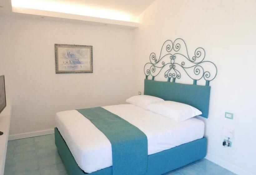 Семейный Номер Вид на Море, Lavinum