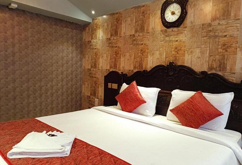 Номер Стандарт, Hyders Park  The Luxury