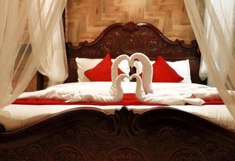 Люкс Кровать Кинг, Hyders Park  The Luxury