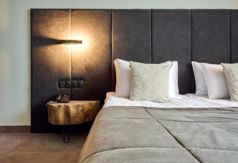 جناح جونيور, Twins Hotel & Spa