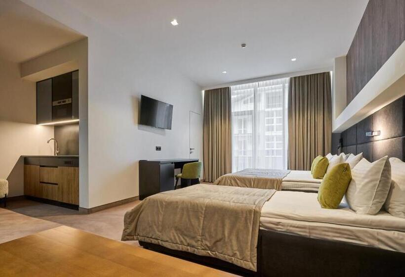 جناح جونيور عائلى, Twins Hotel & Spa