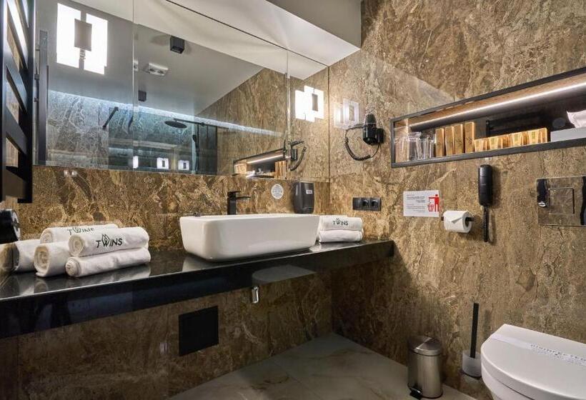جناح دوبلكس, Twins Hotel & Spa