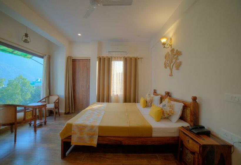 اتاق لوکس, Yogved Hospitality & Resort