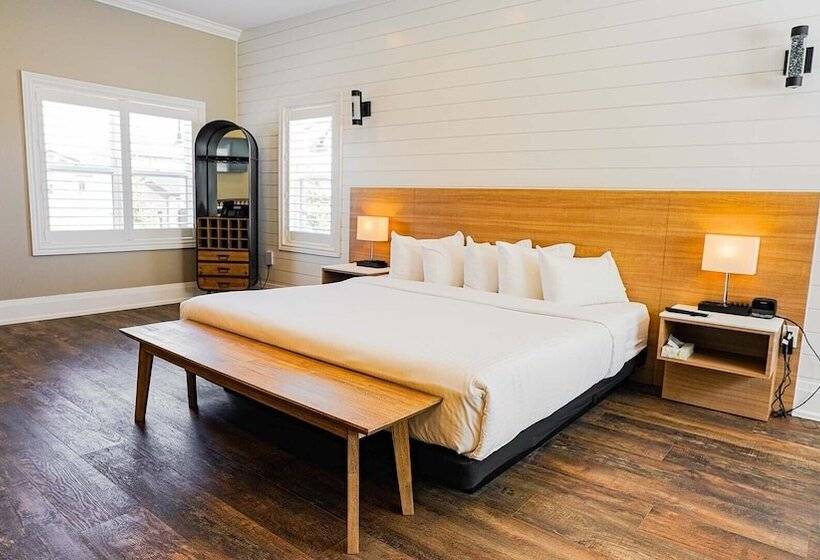 غرفة ديلوكس, Colonial Hotel & Suites