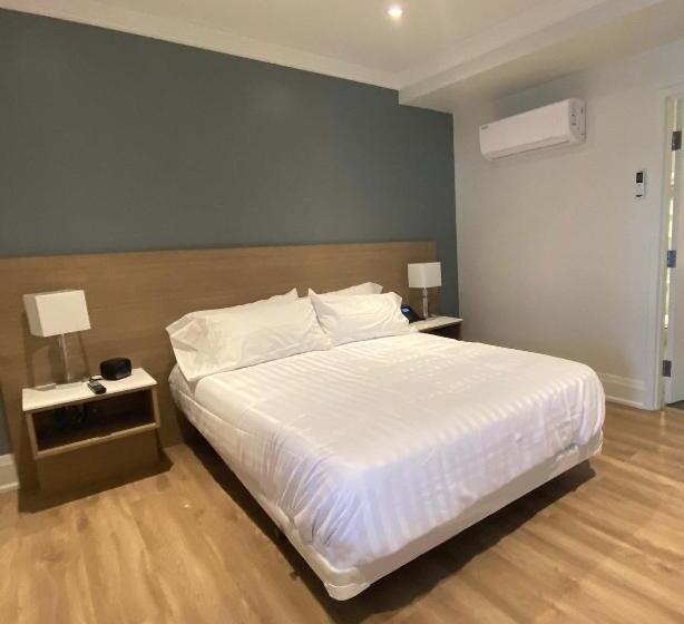 디럭스 룸, Colonial Hotel & Suites