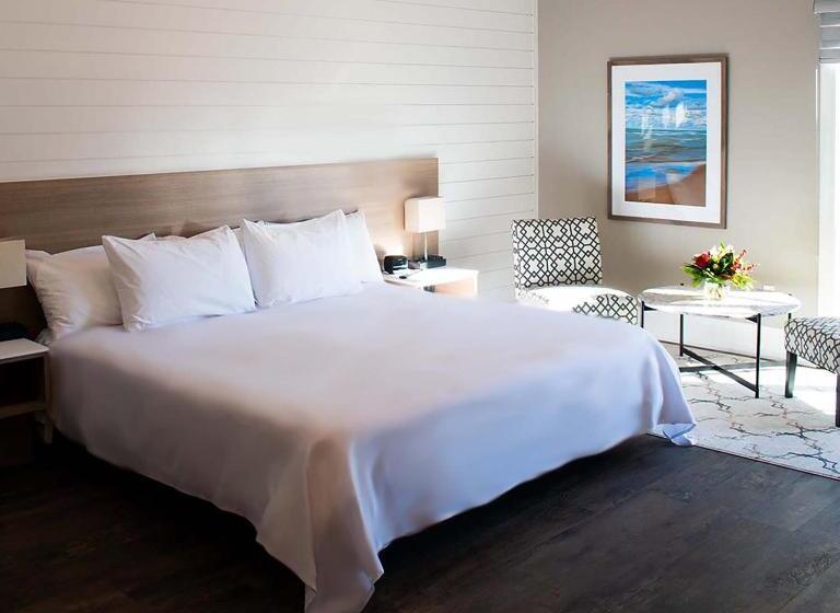 جناح مزود بجاكوزى, Colonial Hotel & Suites