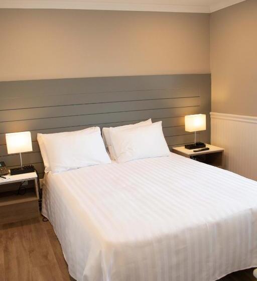 غرفة ديلوكس ثلاثية, Colonial Hotel & Suites