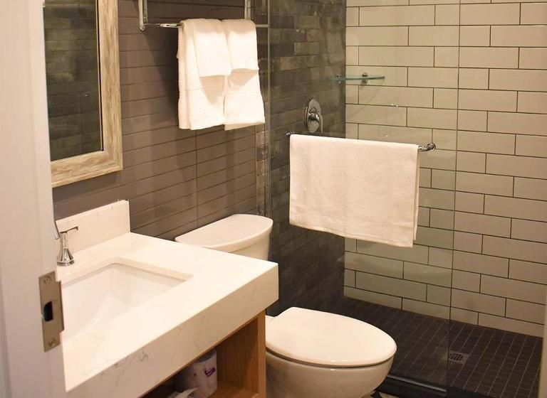 غرفة ديلوكس سرير كينج, Colonial Hotel & Suites