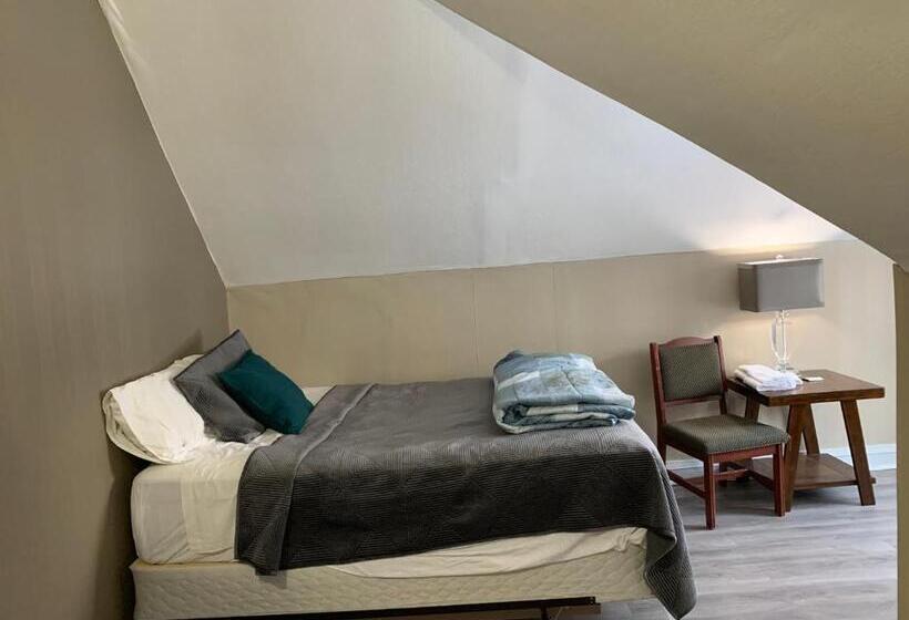 חדר משפחתי, Marmora And Lake Inn