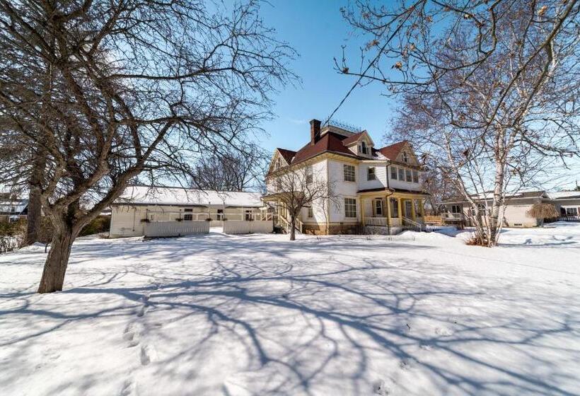 דירת חדר סופריור, Marmora And Lake Inn