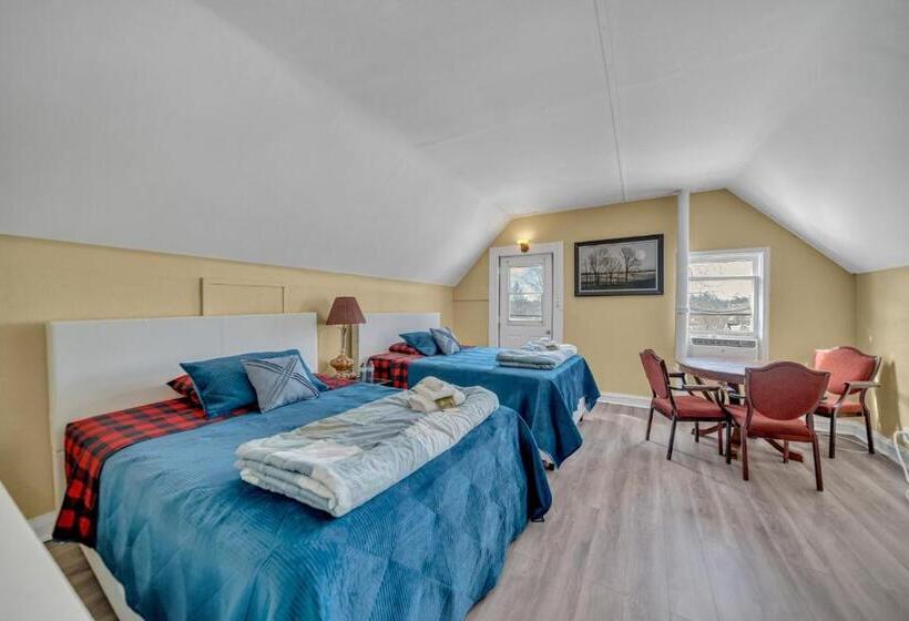 דירת חדר סופריור, Marmora And Lake Inn