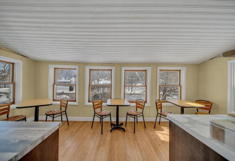 חדר משפתחתי סופריור, Marmora And Lake Inn