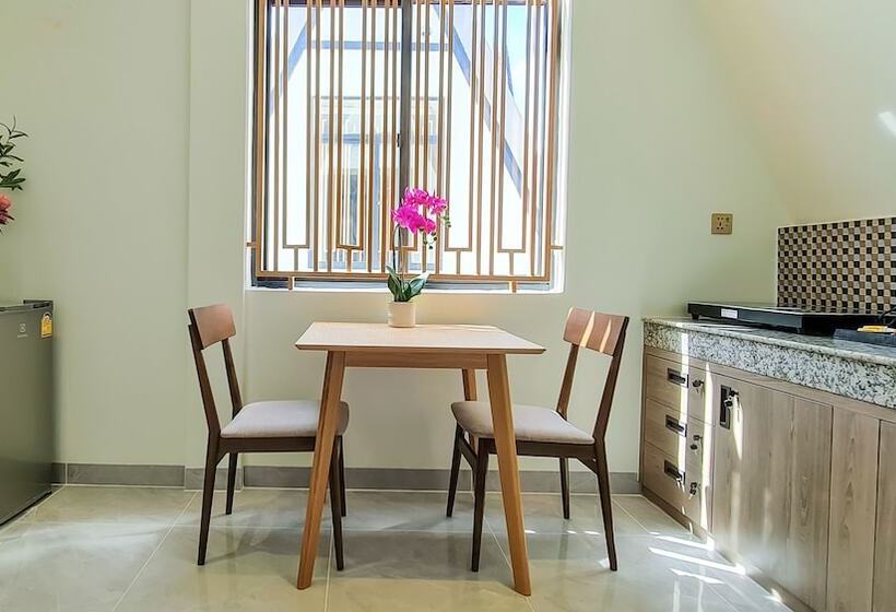 بنجلو قياسى, Vakara Hotel Kep