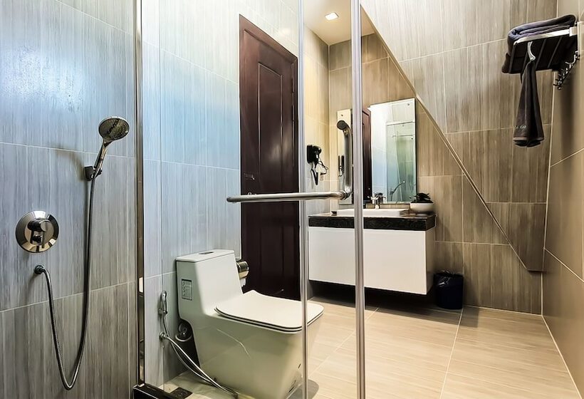 بنجلو قياسى, Vakara Hotel Kep