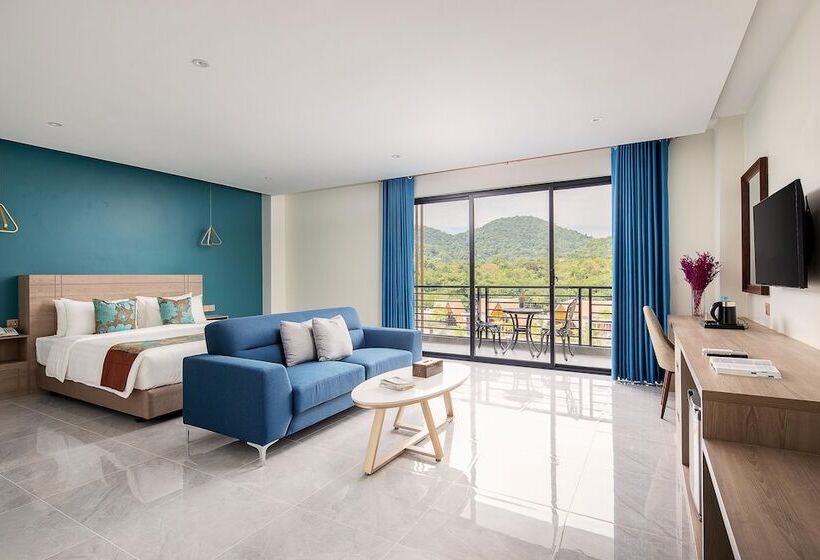 Deluxe Room Mountain View, Vakara Hotel Kep