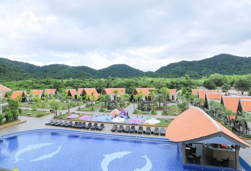 Deluxe Room Mountain View, Vakara Hotel Kep