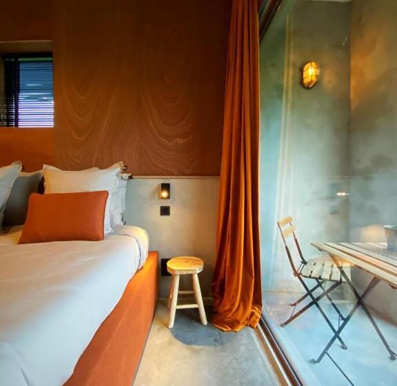 Номер Стандарт Вид на Сад, Bbrut