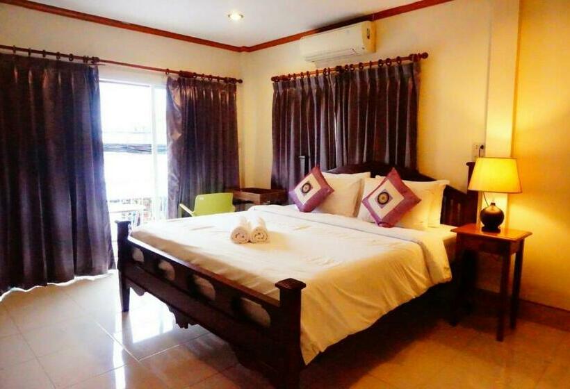 Номер Deluxe с Балконом, Kamala Seafood