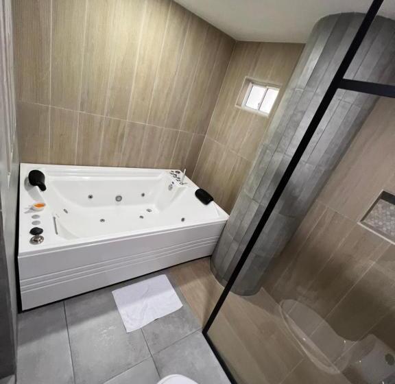 סוויטת ג'וניור, Buena Vista Express