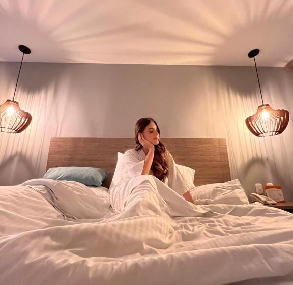 סוויטת ג'וניור, Buena Vista Express