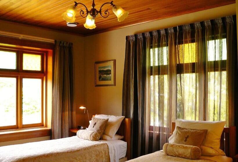 디럭스 룸 킹사이즈 침대, Holly Homestead B&b