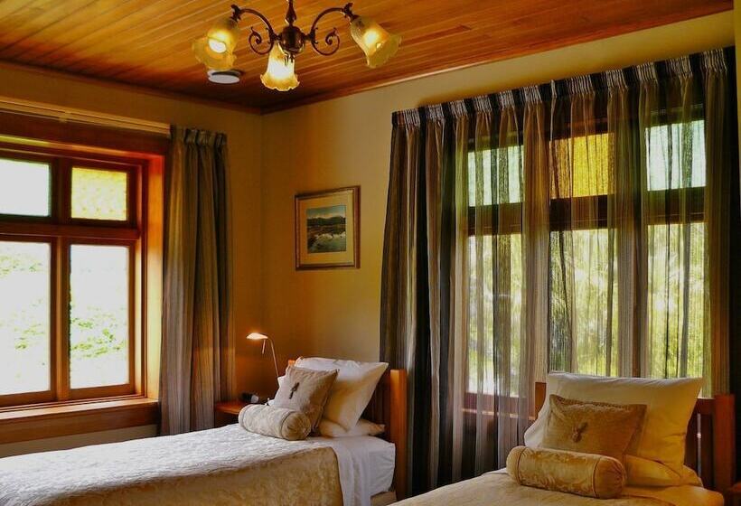 디럭스 룸 킹사이즈 침대, Holly Homestead B&b