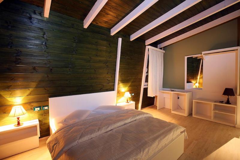 חדר סטנדרט לשלושה, Kastria