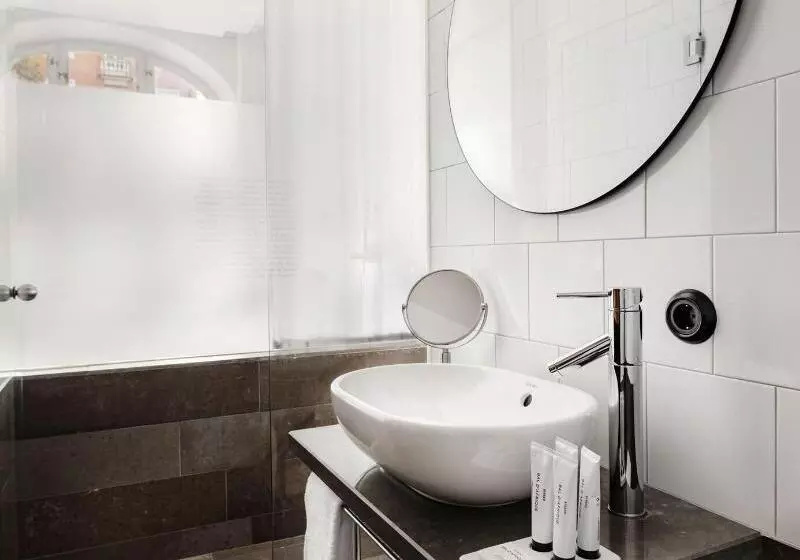 キングサイズベッドのデラックスルーム, Miss Clara By Nobis, Stockholm, A Member Of Design Hotels™