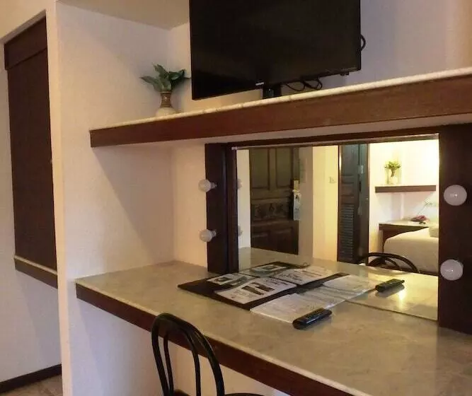 اتاق لوکس, Paradise Inn