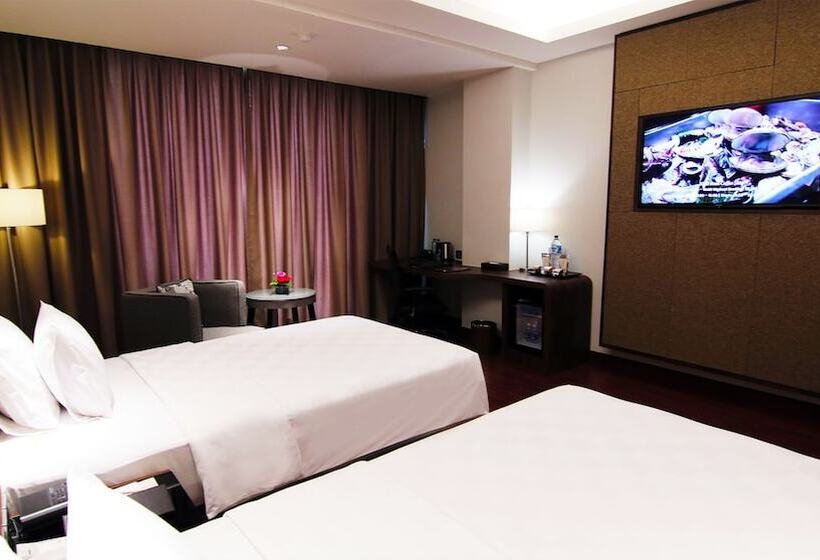 디럭스 룸, The Arista