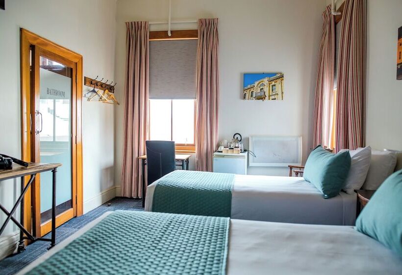 Quarto Triplo Estandar, The Cambridge