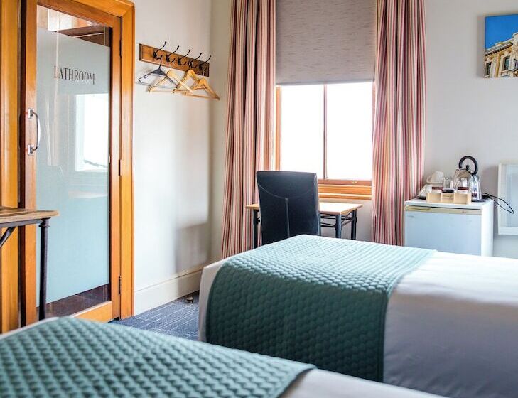 חדר סטנדרט לשלושה, The Cambridge