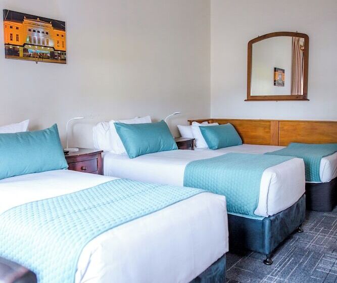 Quarto Triplo Estandar, The Cambridge