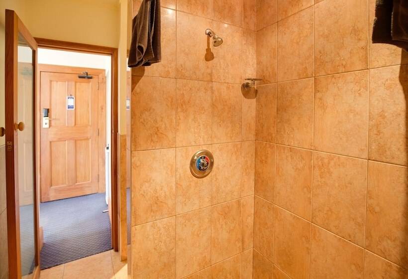 חדר סטנדרט לארבעה, The Cambridge