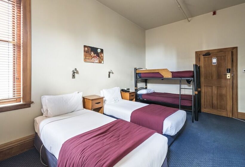 חדר סטנדרט לארבעה, The Cambridge