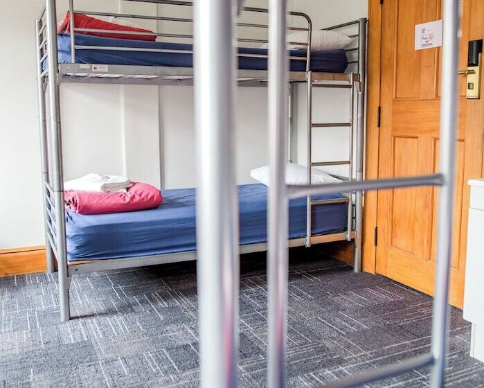 Cama em Quarto Compartilhado, The Cambridge
